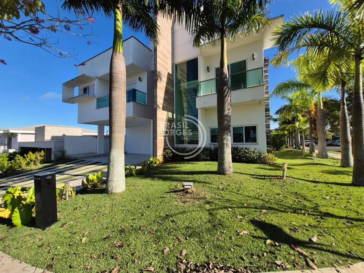 Sobrado de Esquina com 950 m², 4 Suítes, Elevador, Piscina e Gourmet, Saint Patrick