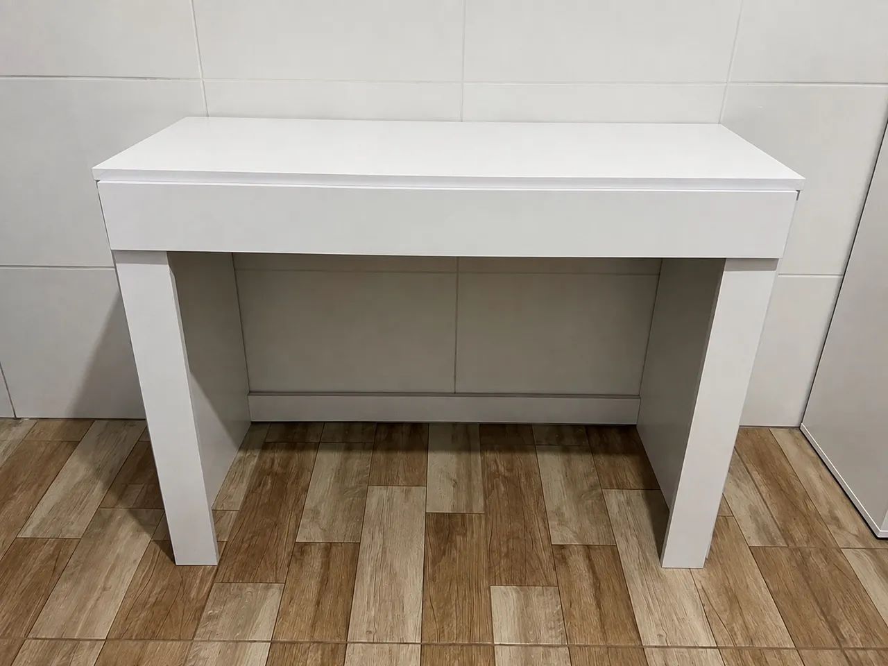 Escrivaninha branca