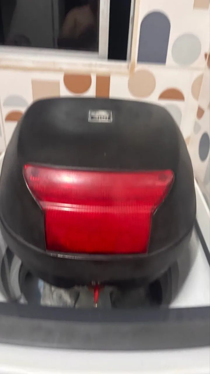 Baú Givi em perfeito estado  - Foto 5