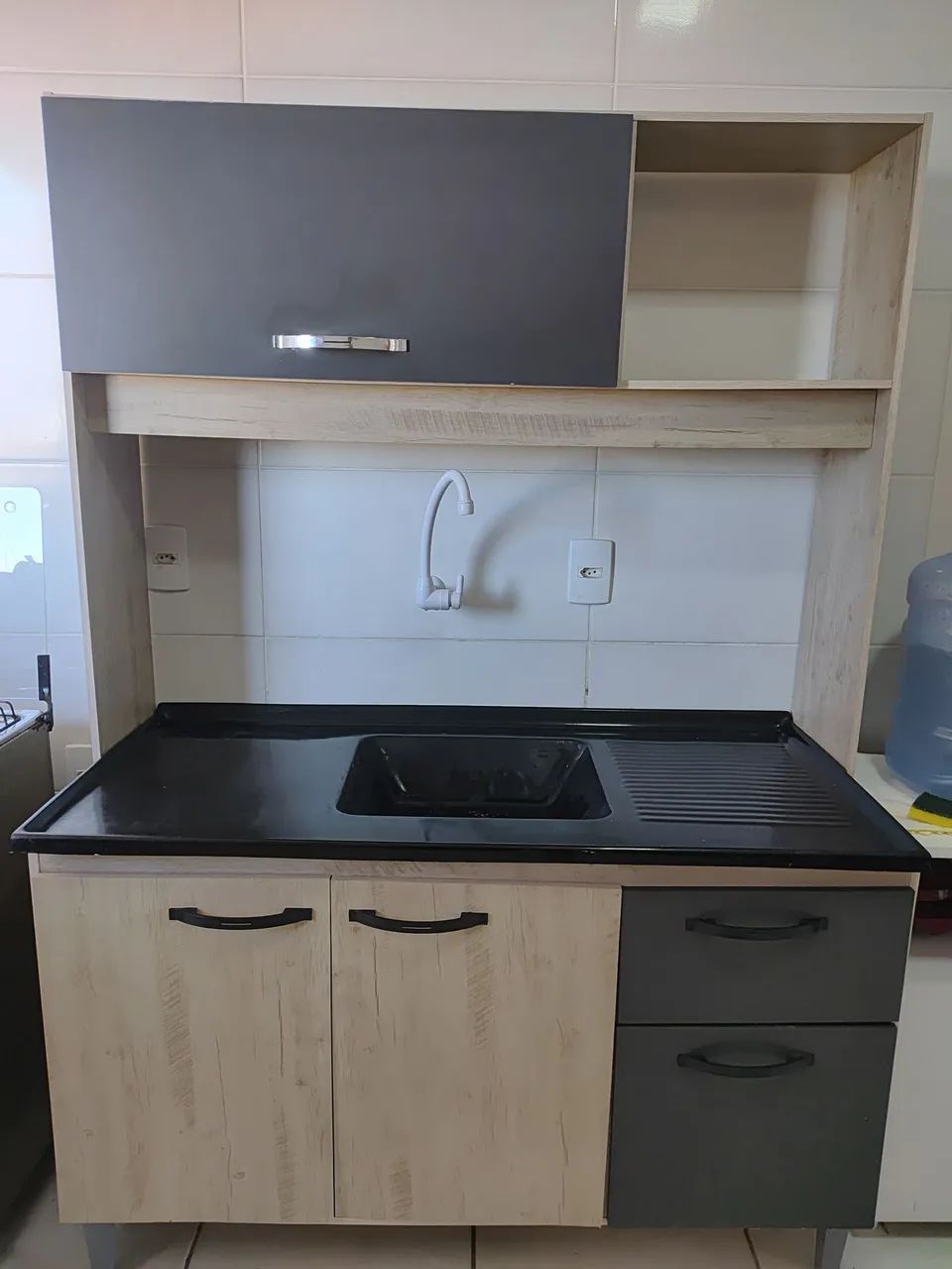 Cozinha compacta com tampo de pia