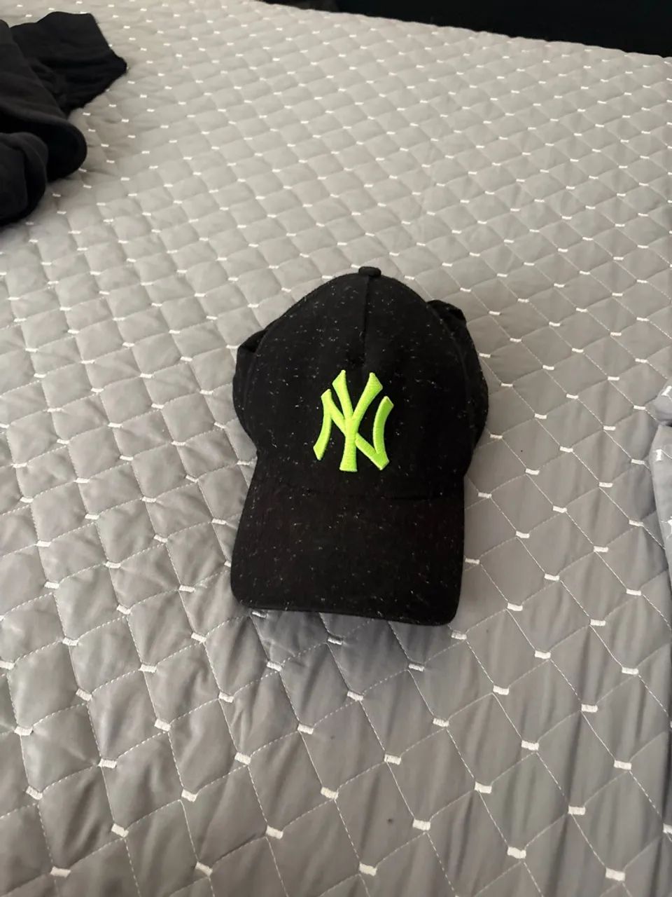 Boné new era preto e verde