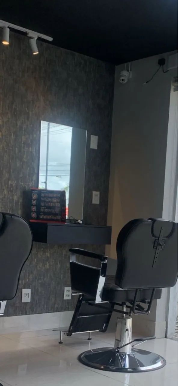 Vendo Balcões e Espelho perfeito para Barbearia 