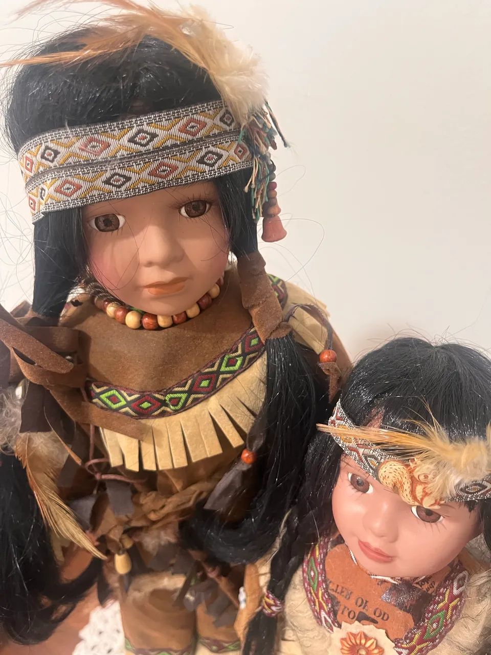 Duas bonecas índias em porcelana  - Foto 5