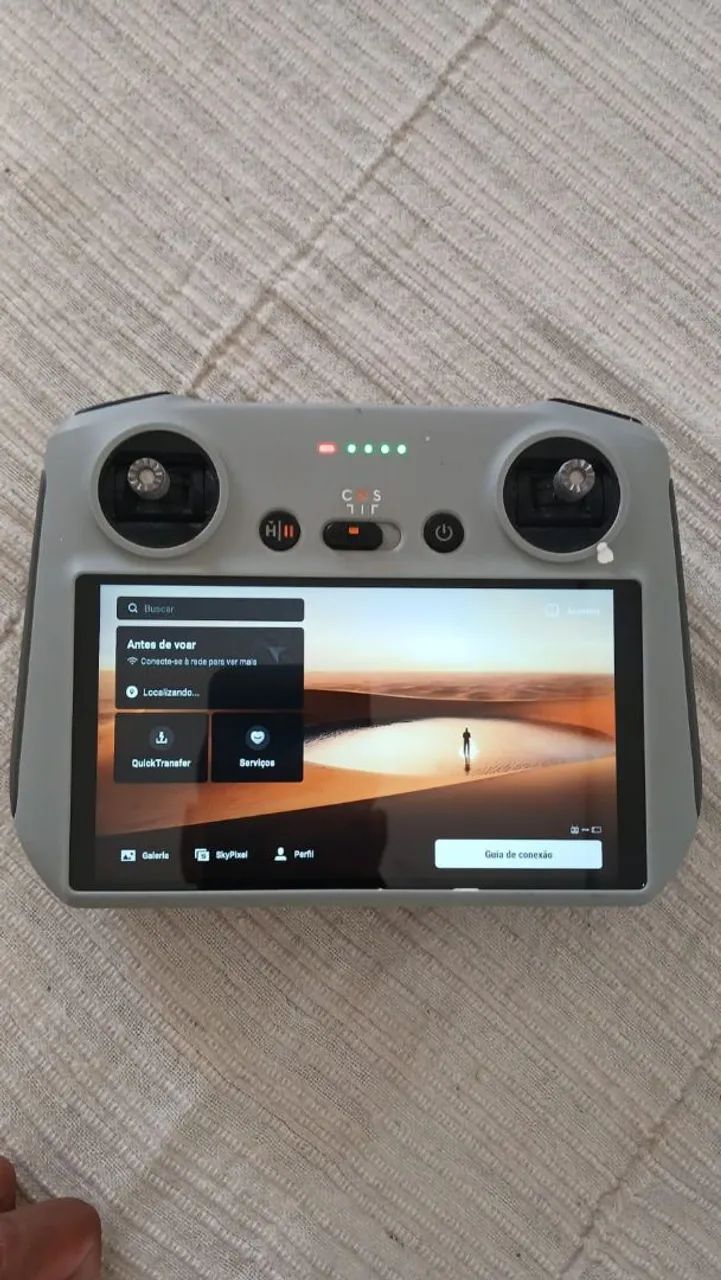 Controle de drone com tela integrada DJI