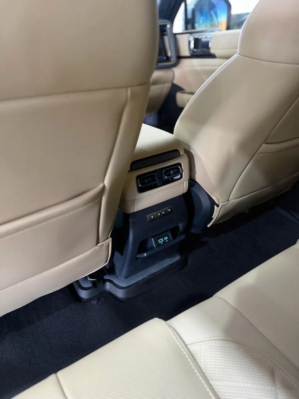 Denza B5 4WD, foto 9 de 20