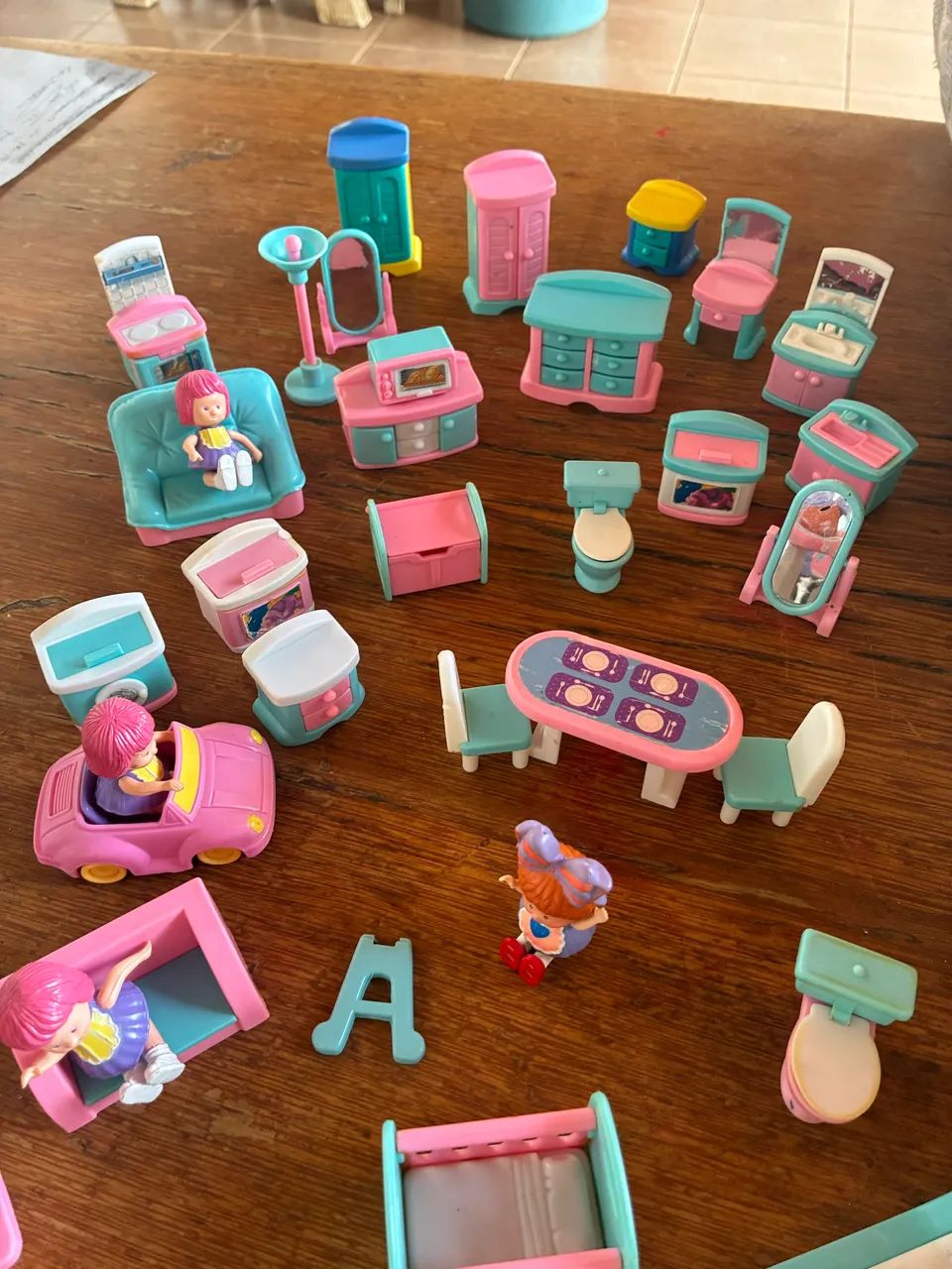 Lote mini móveis e bonecas  - Foto 5