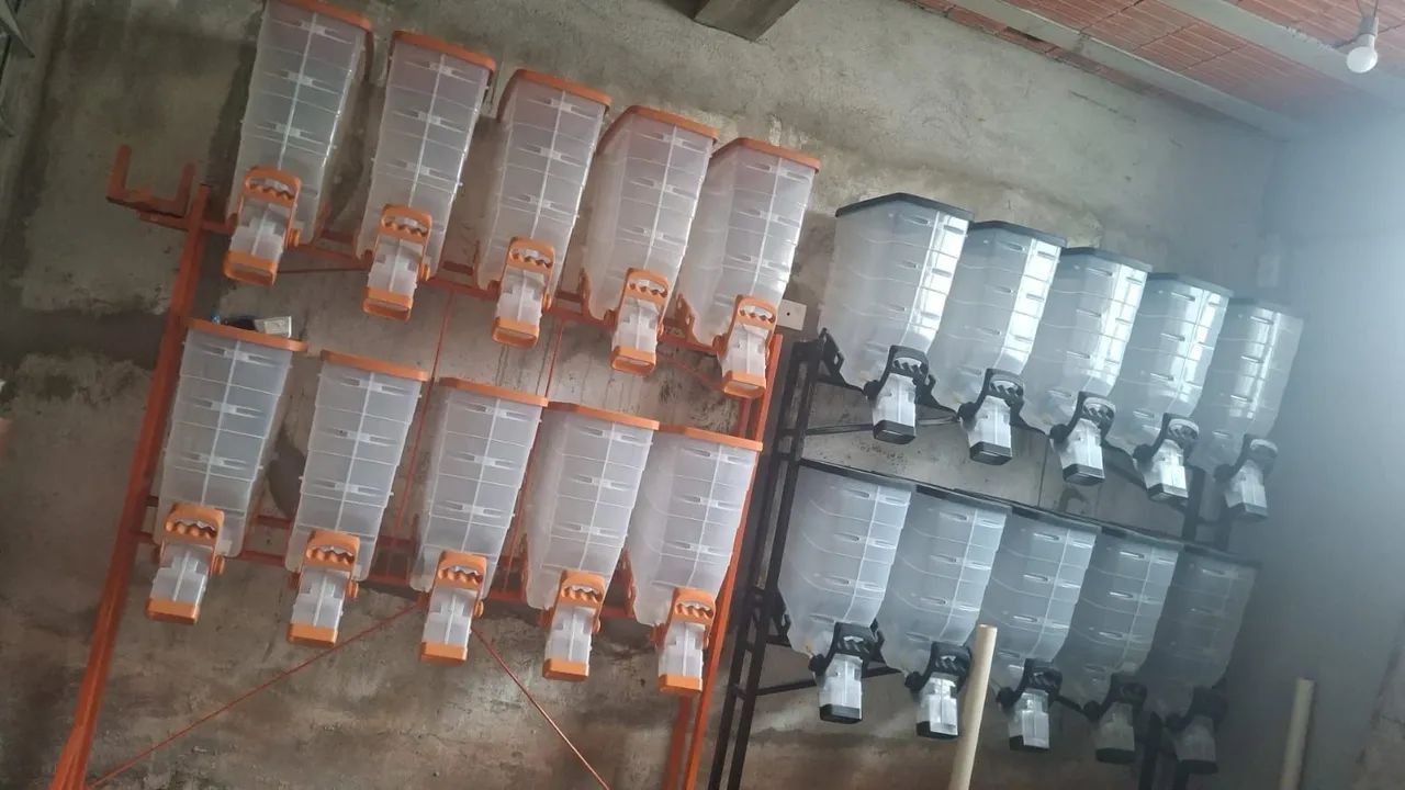 Dispenser semi novo bem conservado
