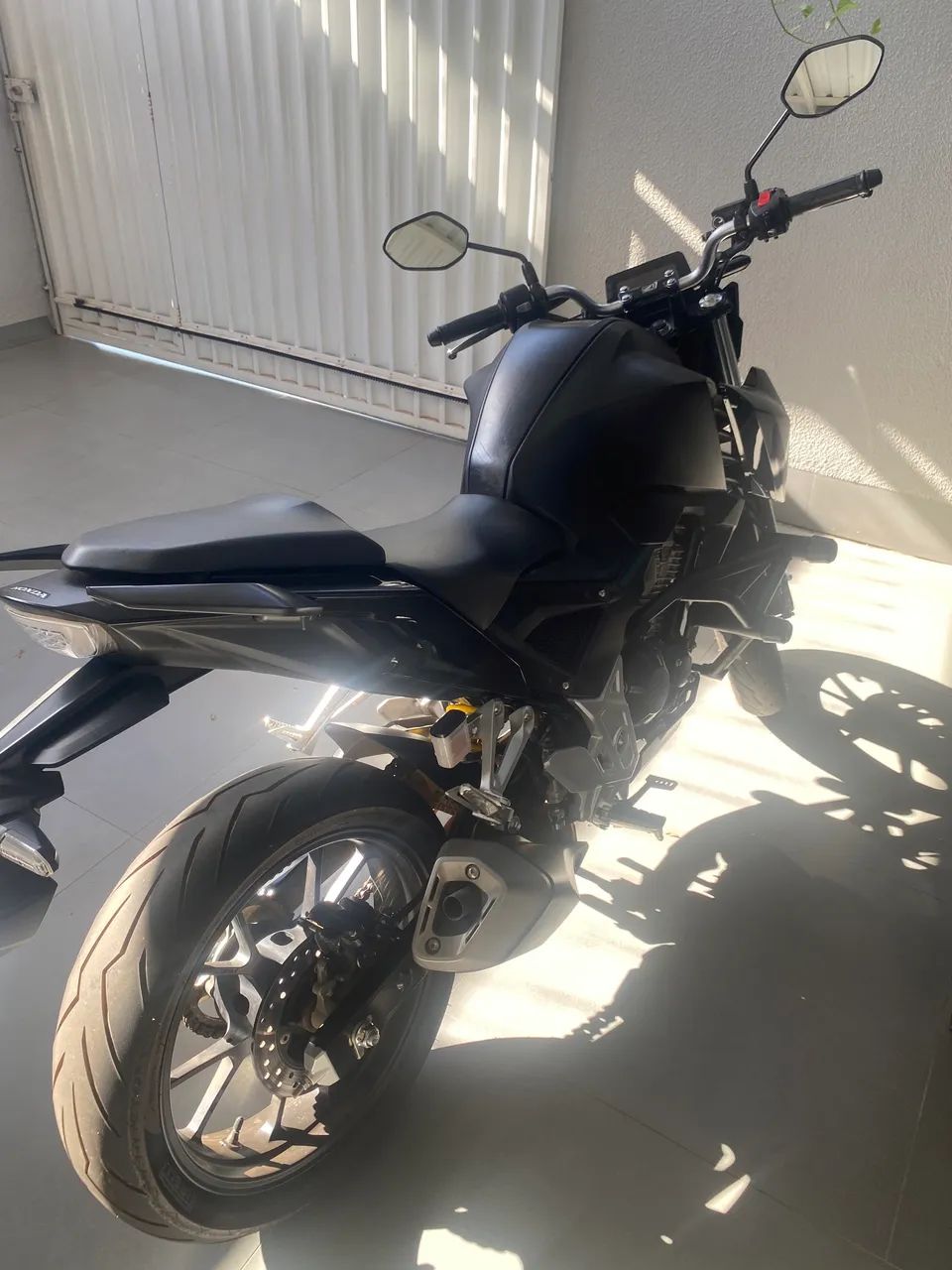 CB 300F 2025 - Foto 4