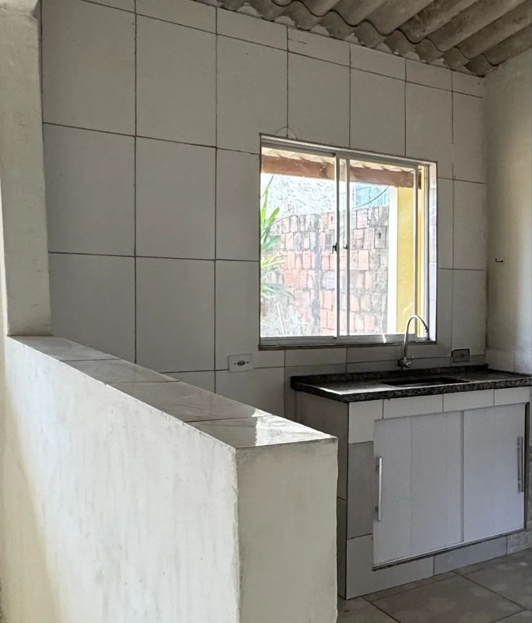 Alugo casa 650,00