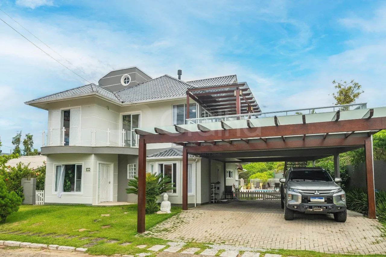 Casa de 355m² com 4 quartos sendo 1 suíte no Morro das Pedras
