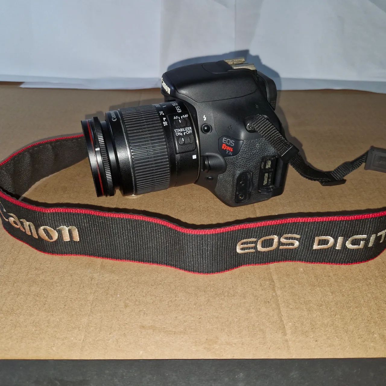 CAMERA CANON REBEL. T 3i. Com duas objetivas :Canon 15/55 e CANON 55/250. 