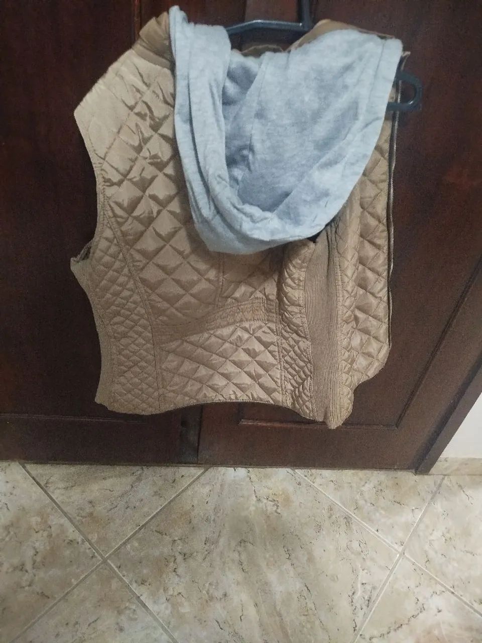 Colete forrado com gorro  - Foto 4