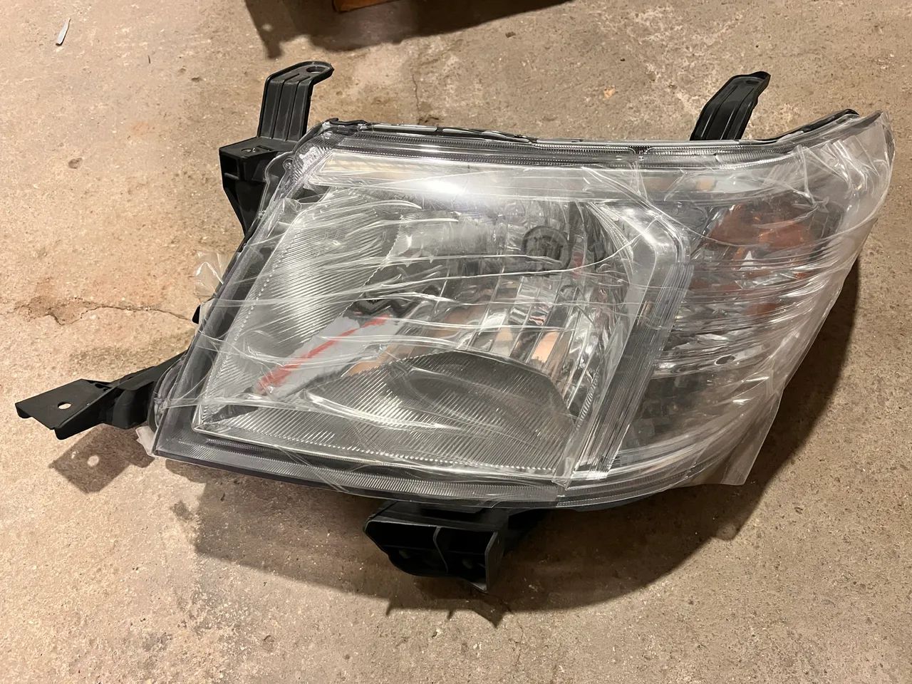 Farol HILUX 2013 ORIGINAL esquerdo