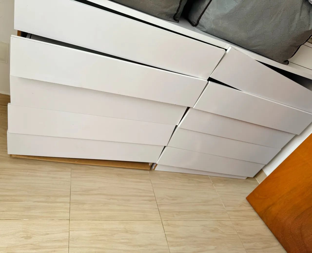 Kit 2 Cômodas Brancas | Design Moderno e Minimalista