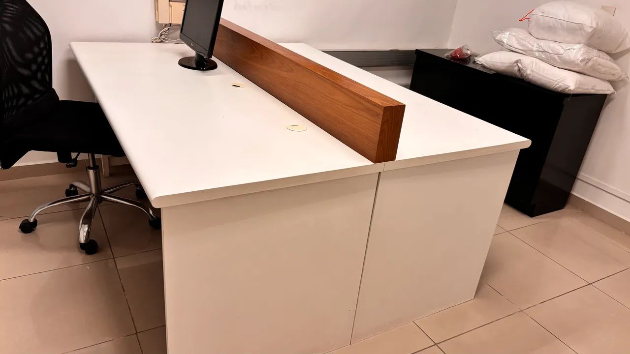 Mesa de escritório conservada - Foto 5