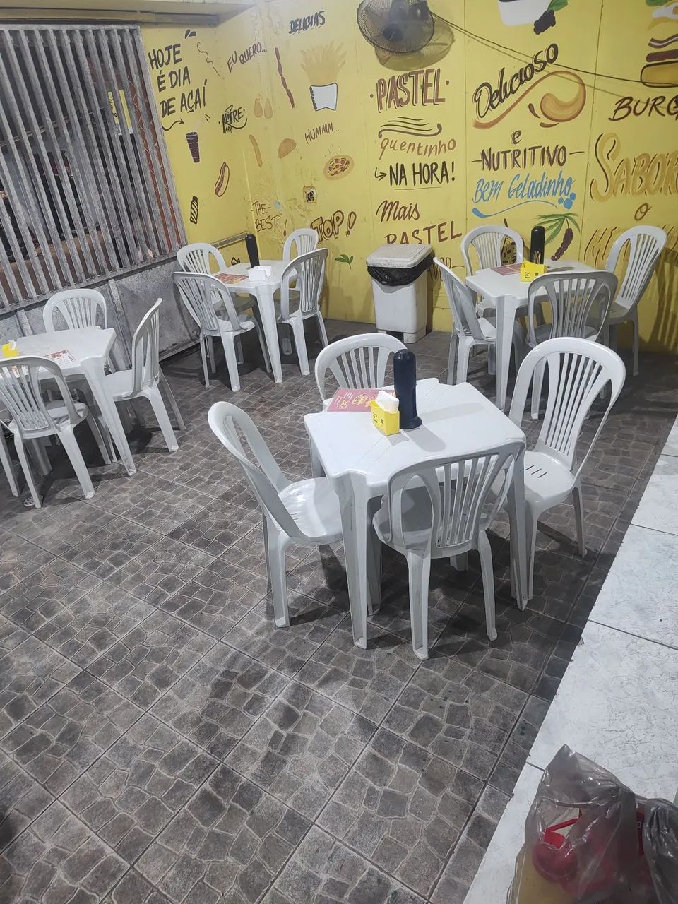 Cadeira e mesas