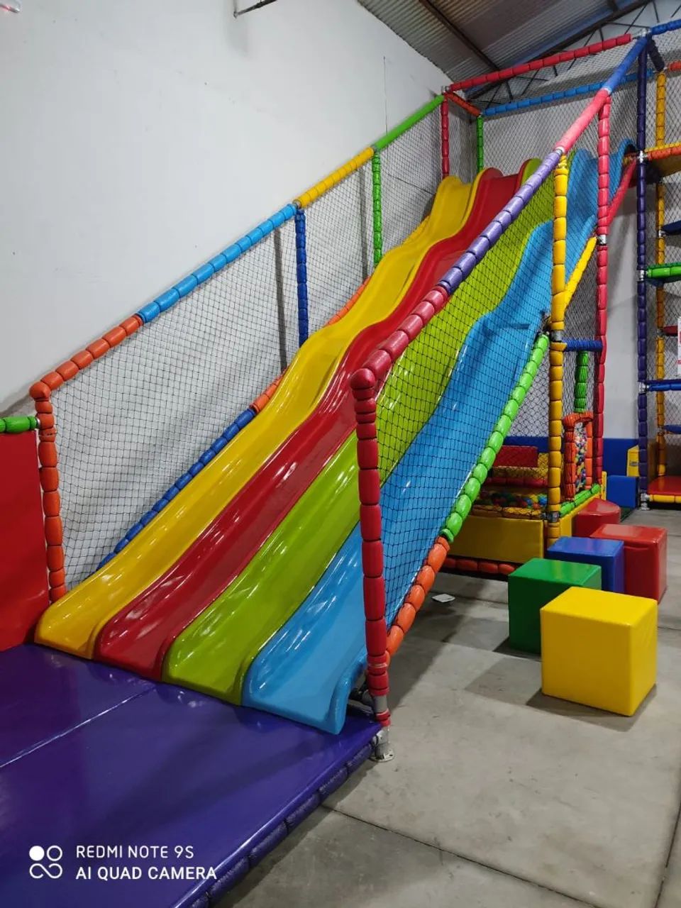 Vendo.     playgrounds com brinquedos eletrônicos - Foto 4