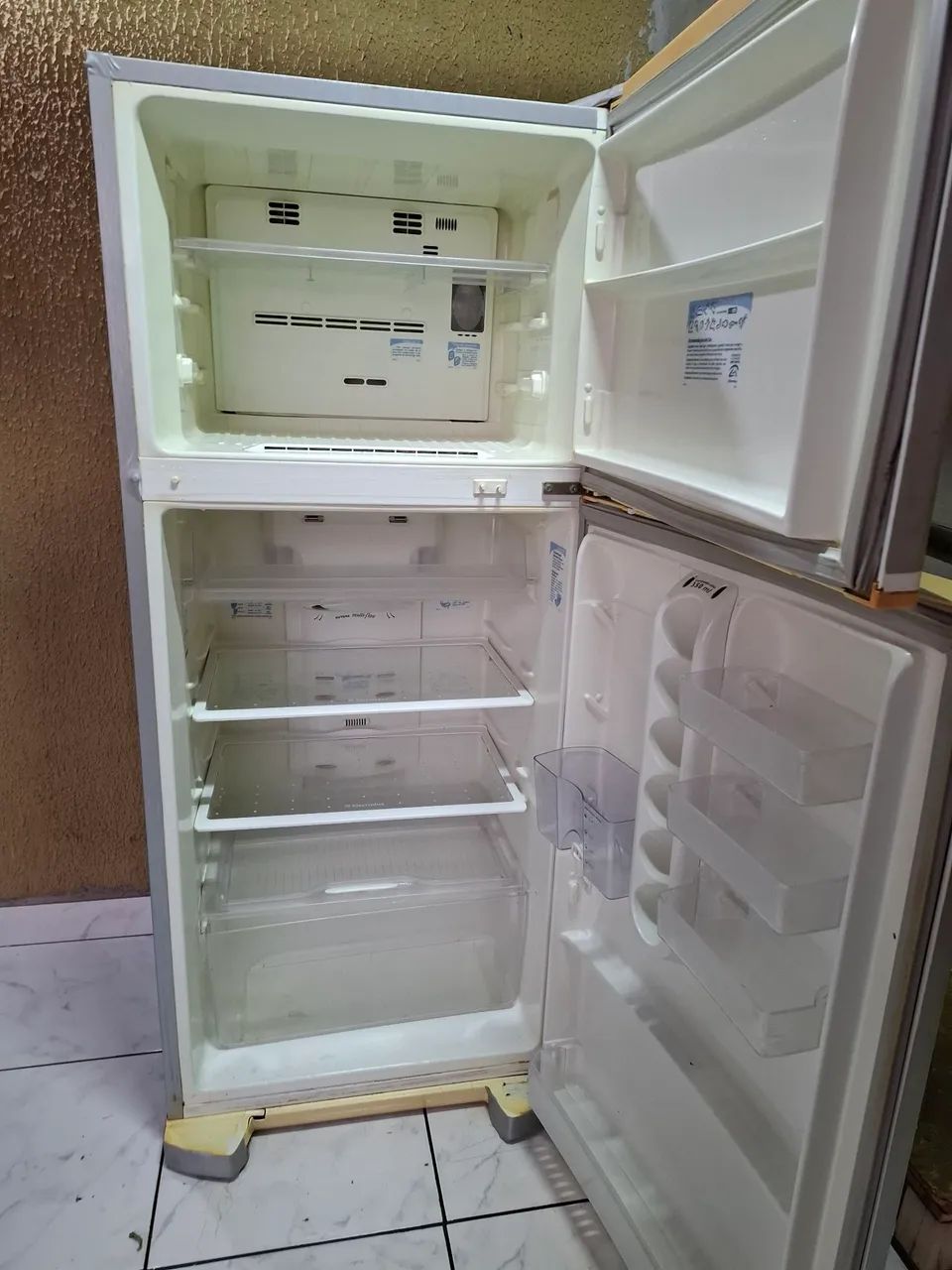 Vendo geladeira Eletrolux DFF37 - Foto 4
