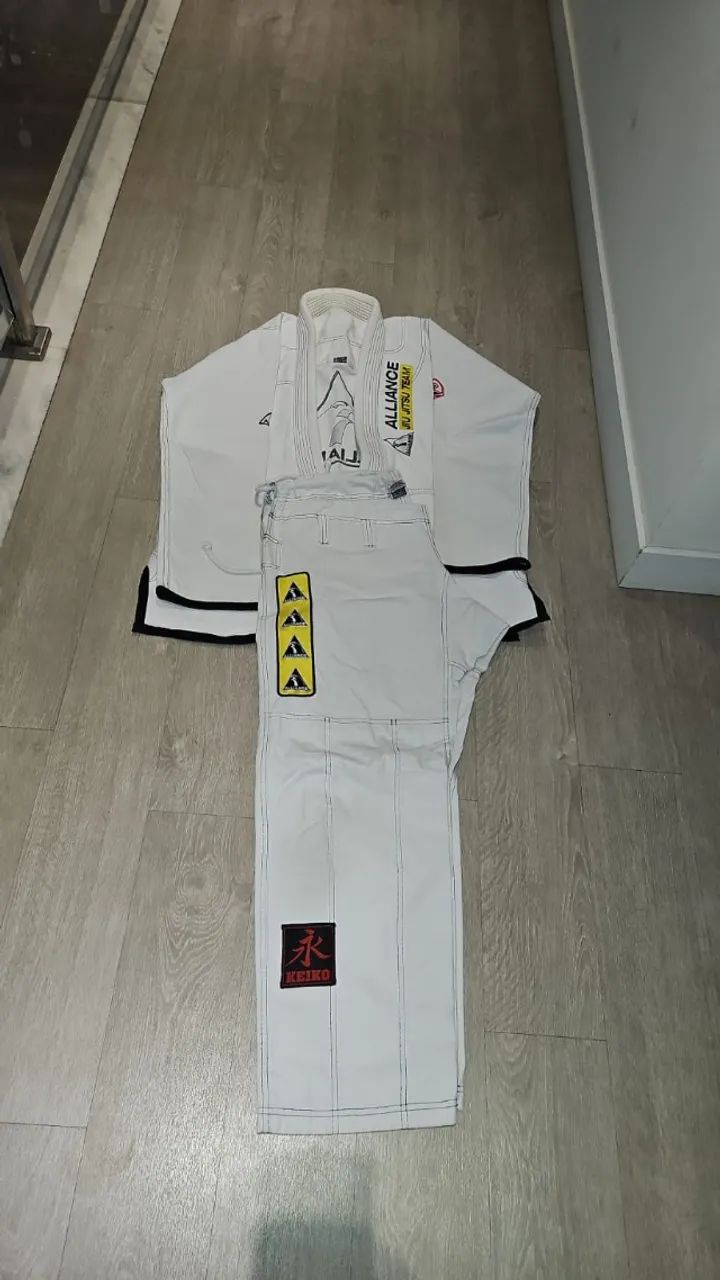 Kimono Jiu-Jitsu