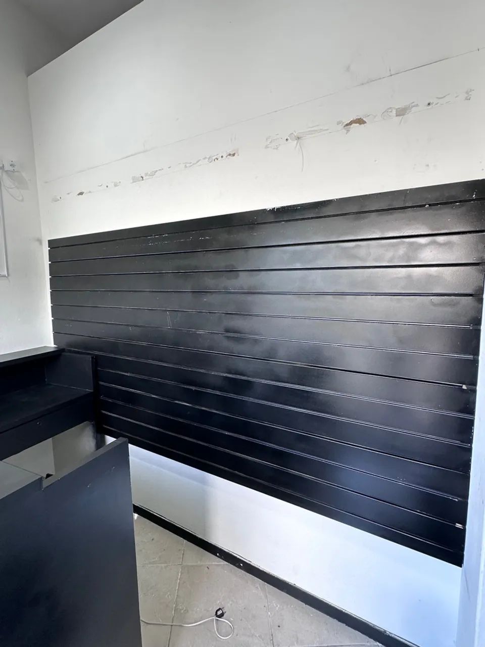 Balcão Caixa Painel Ripado e Nicho Expositor - Foto 3