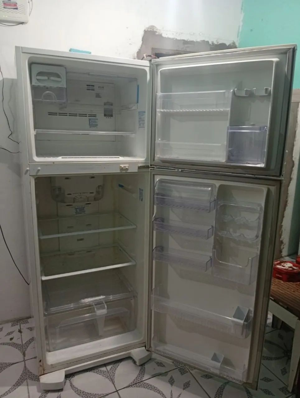 Geladeira Eletrolux com defeito  - Foto 2