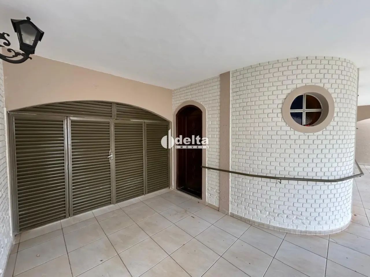 Casa comercial com 6 quartos disponível para vendas no Bairro Tabajaras em Uberlândia-MG. - Foto 3