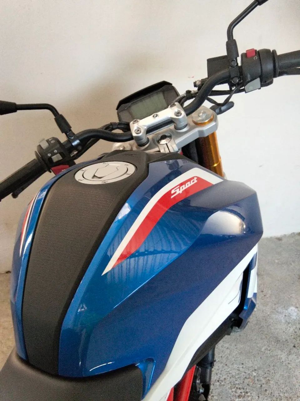 BMW 310 R  - Foto 2