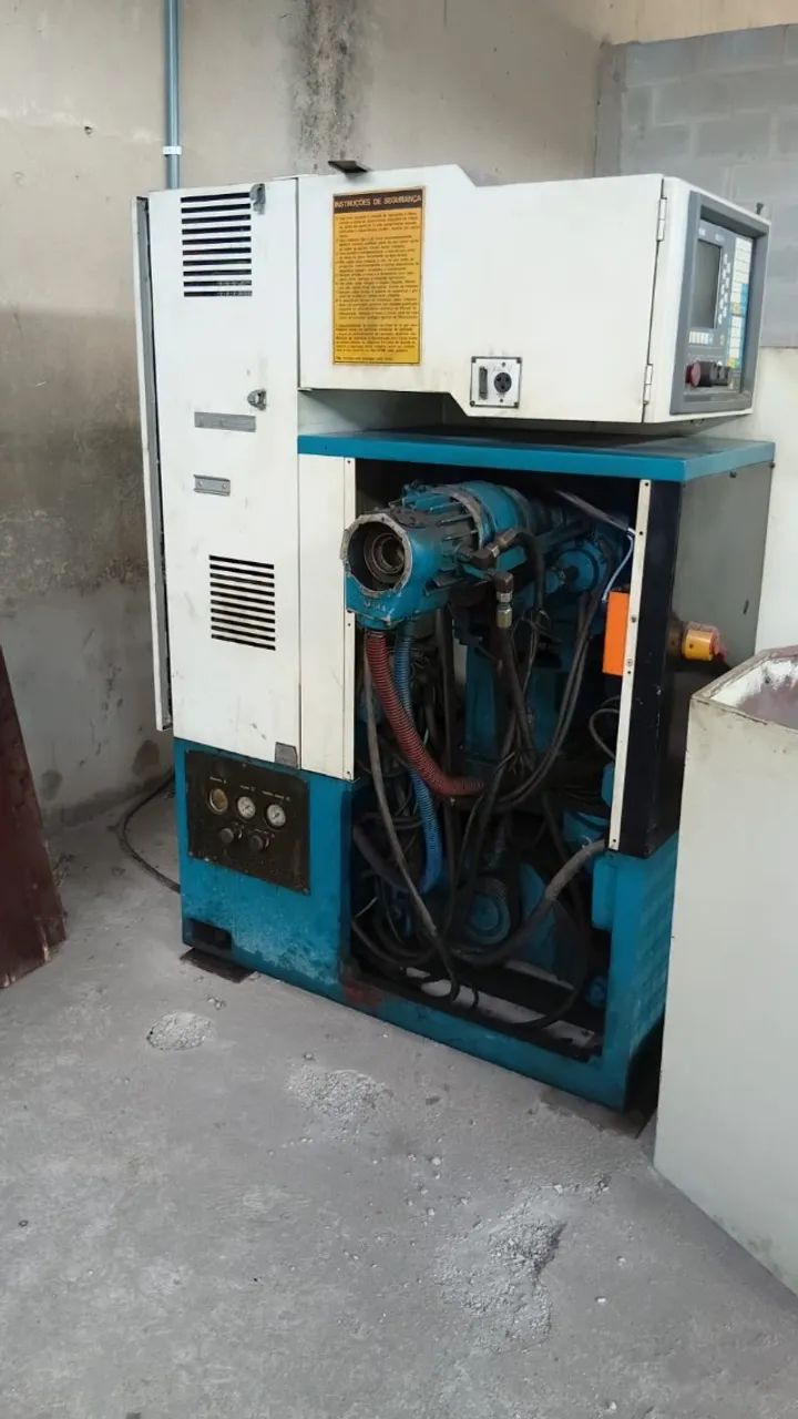 Vendo torno CNC Romi Centur trabalhando