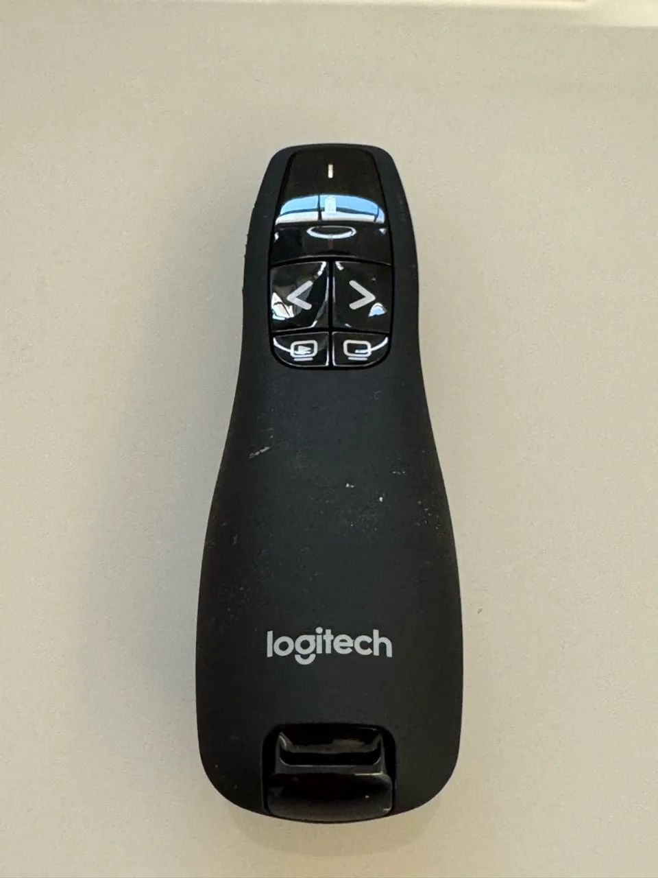 Passador de Slides Logitech R400 com Laser Pointer