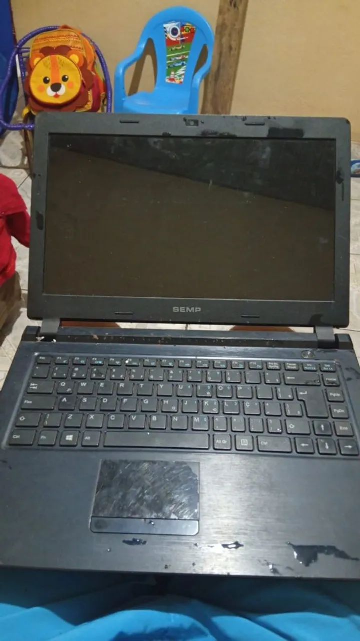 Vende Se Notebook Semp Toshiba Windows 8. Está com bateria viciada 