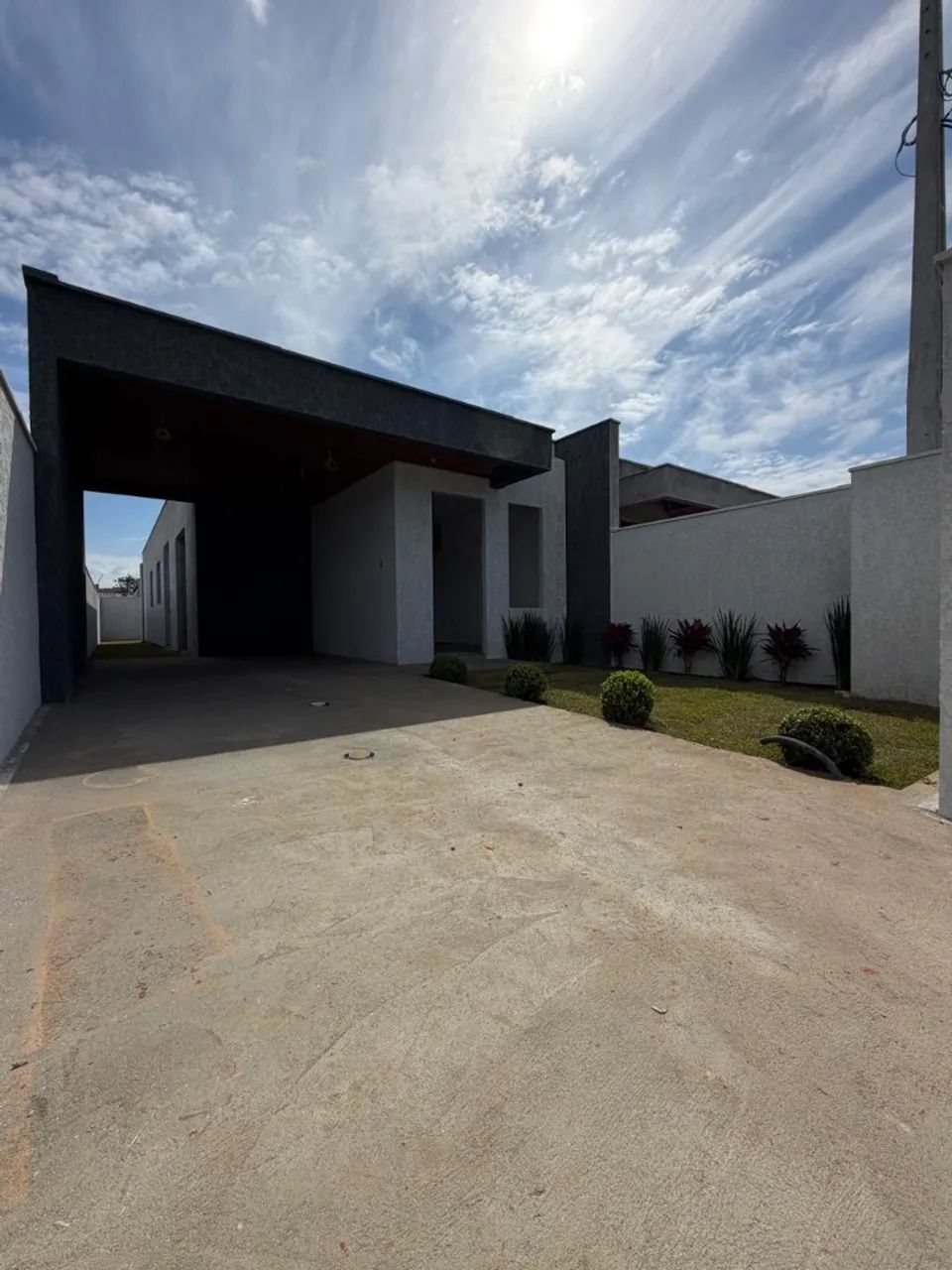Casa em construção com 3 dormitórios + amplo quintal no Bairro do Rio Vermelho!