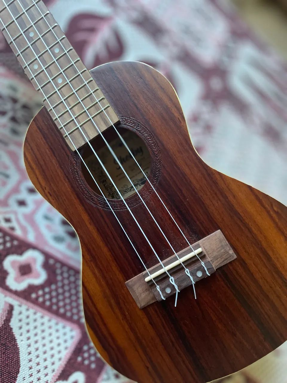 Ukulele Concerto Shelby SU-23R + Capa e Palhetas - Foto 5