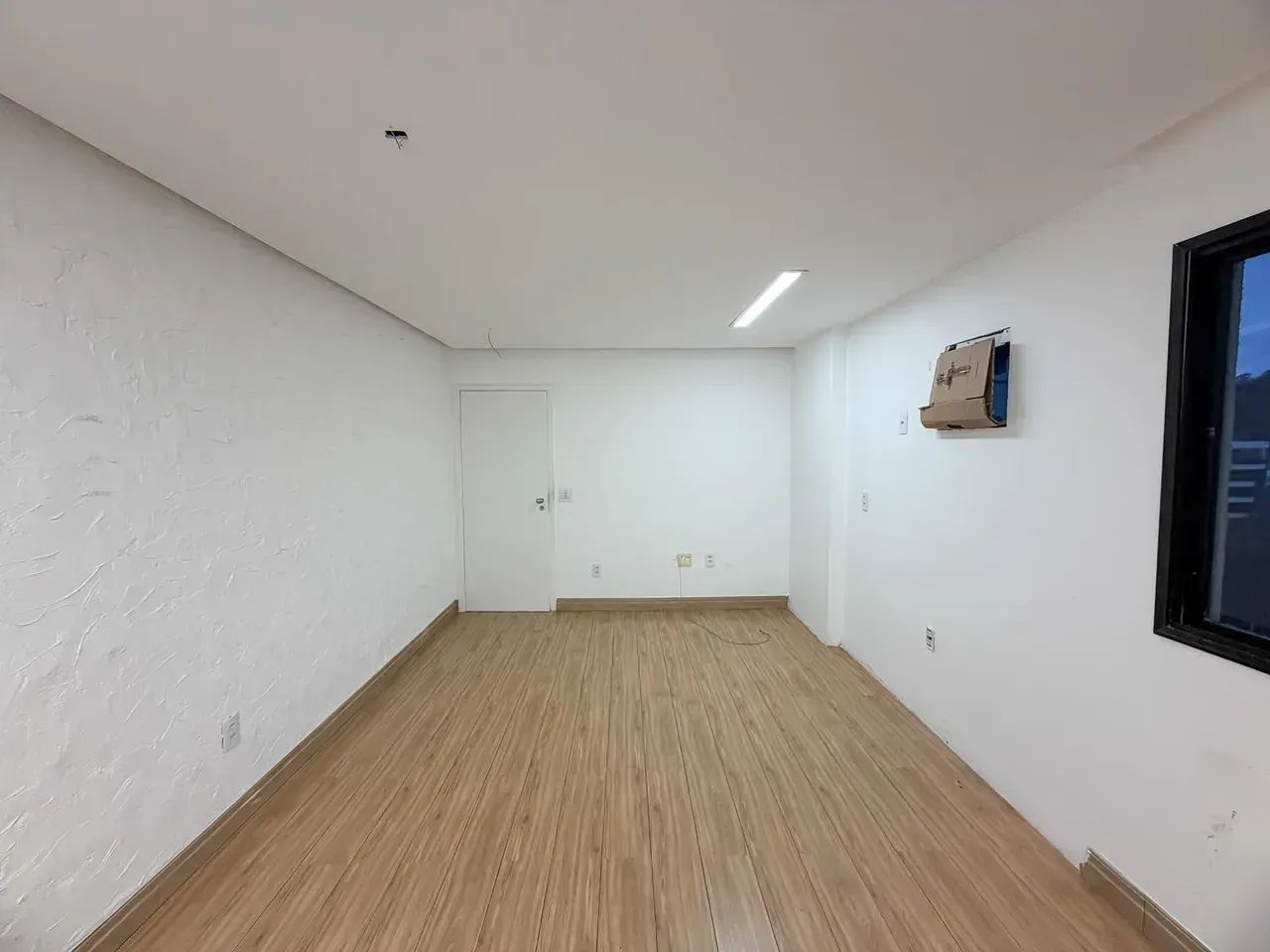 Sala comercial de 35m², com vaga de garagem na Praia do Canto! - Foto 2