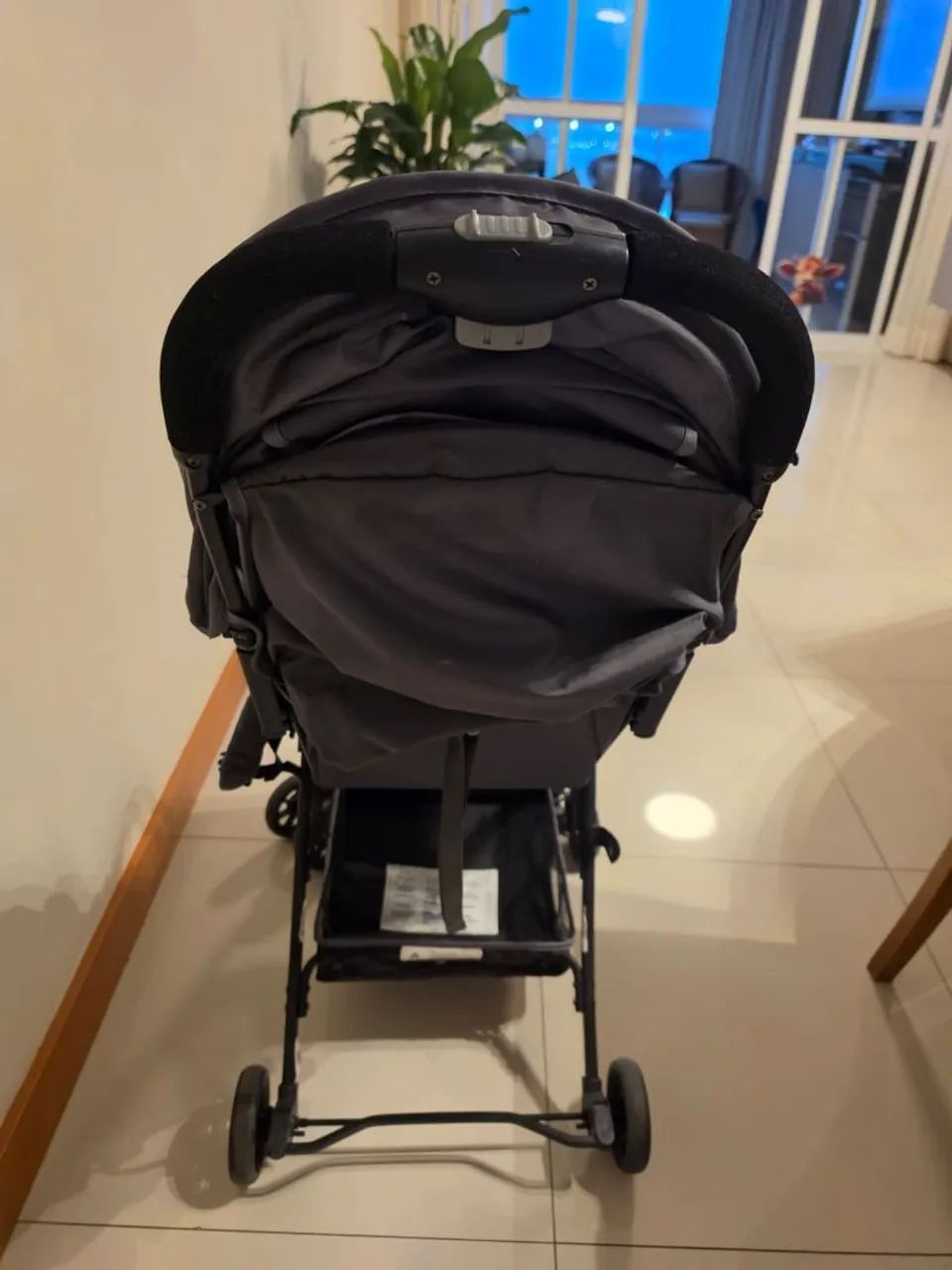 Vendo carrinho de bebê seminovo - Foto 2