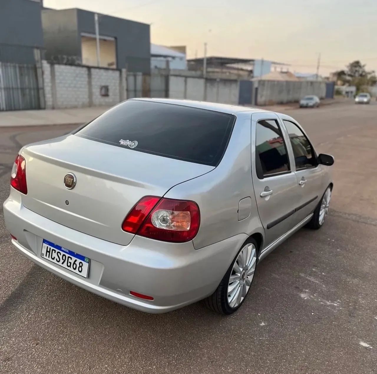 Fiat Siena HLX 1.8 MPI Flex 8V 4P 2005