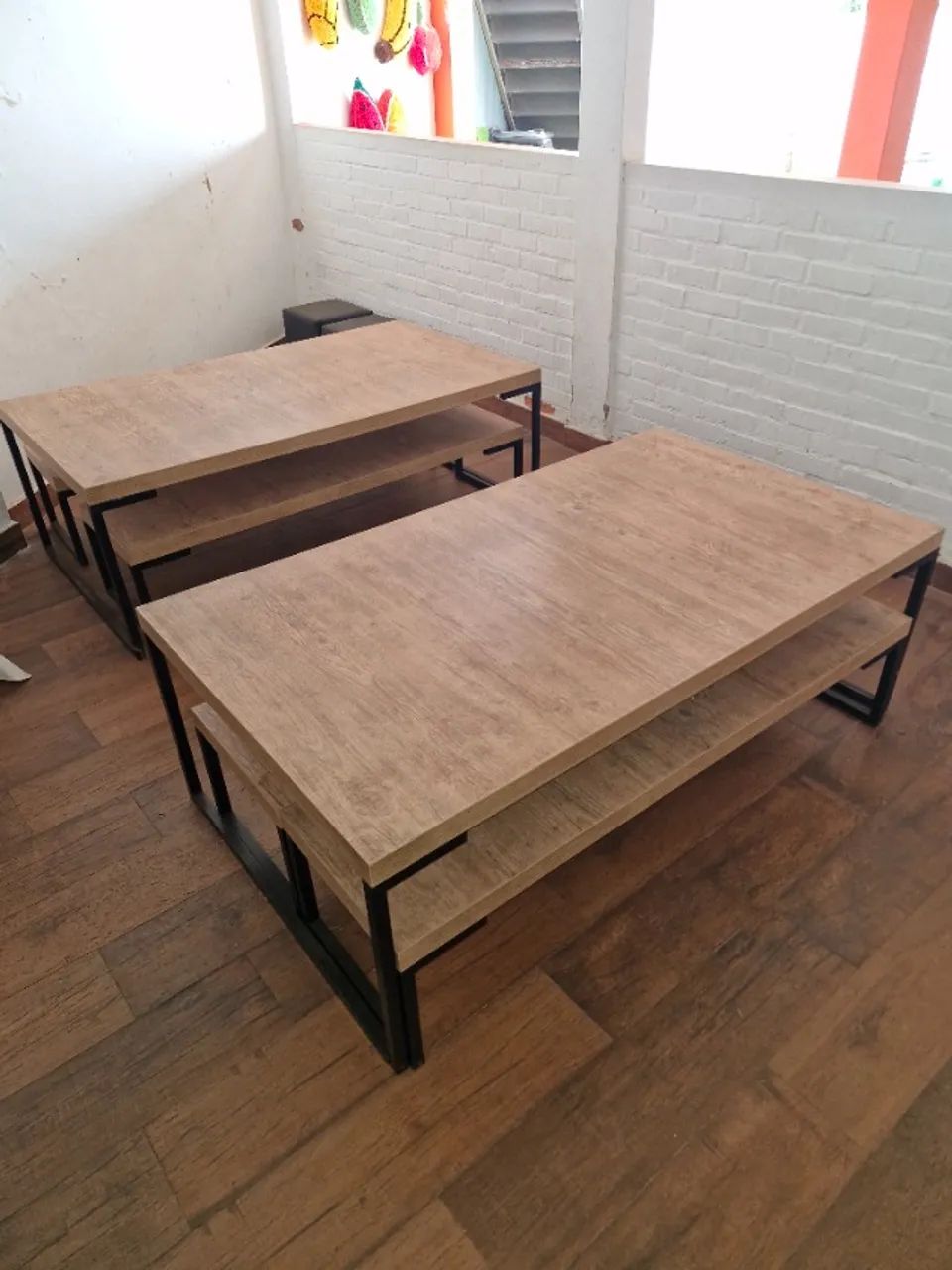 Conjuntos de Mesa e Bancos em Estilo Industrial - Foto 4