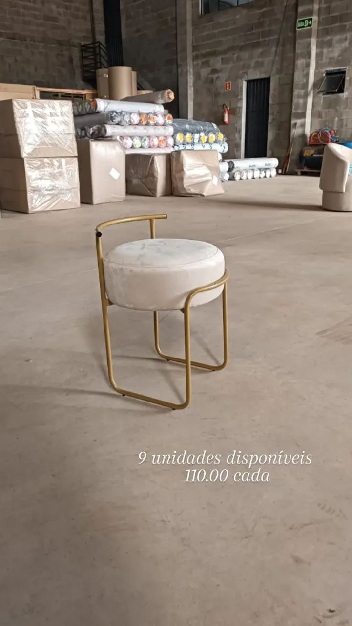 Puff base metal dourado mostruário 