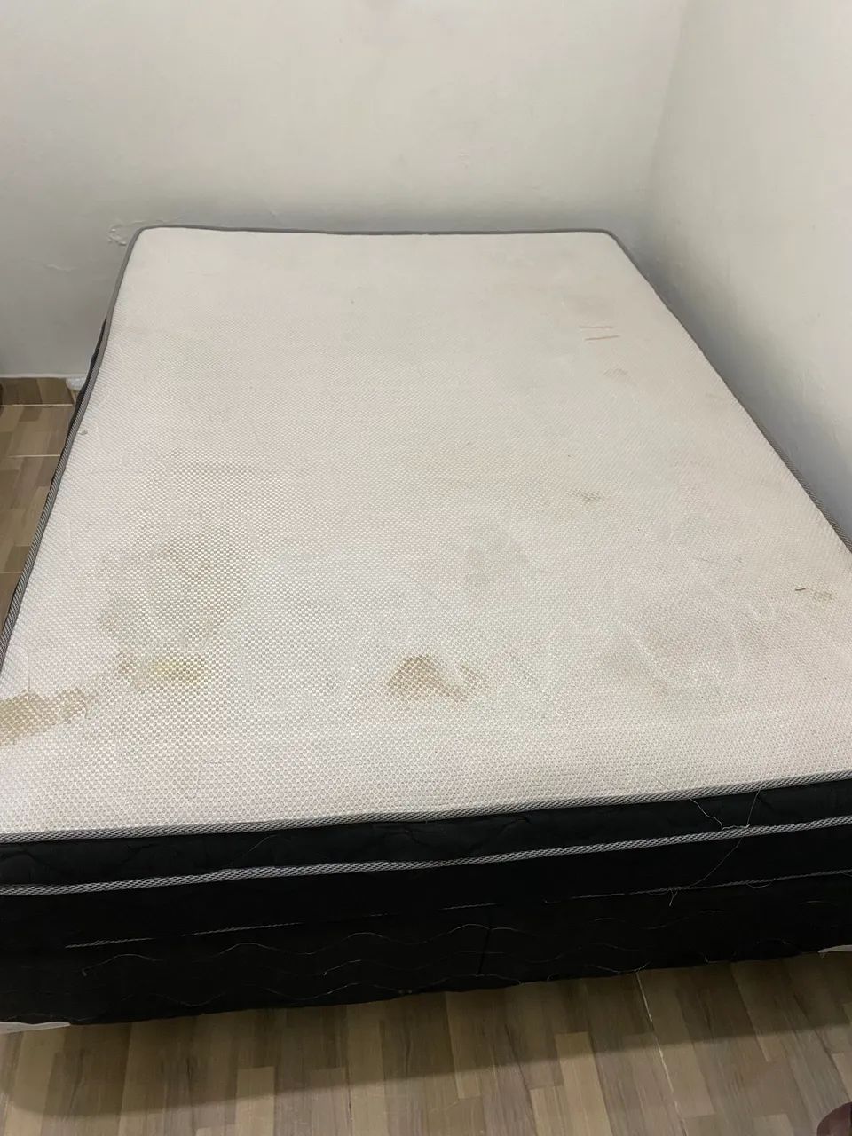 Vendo cama box casal completa, composta por colchão + base box. - Foto 5