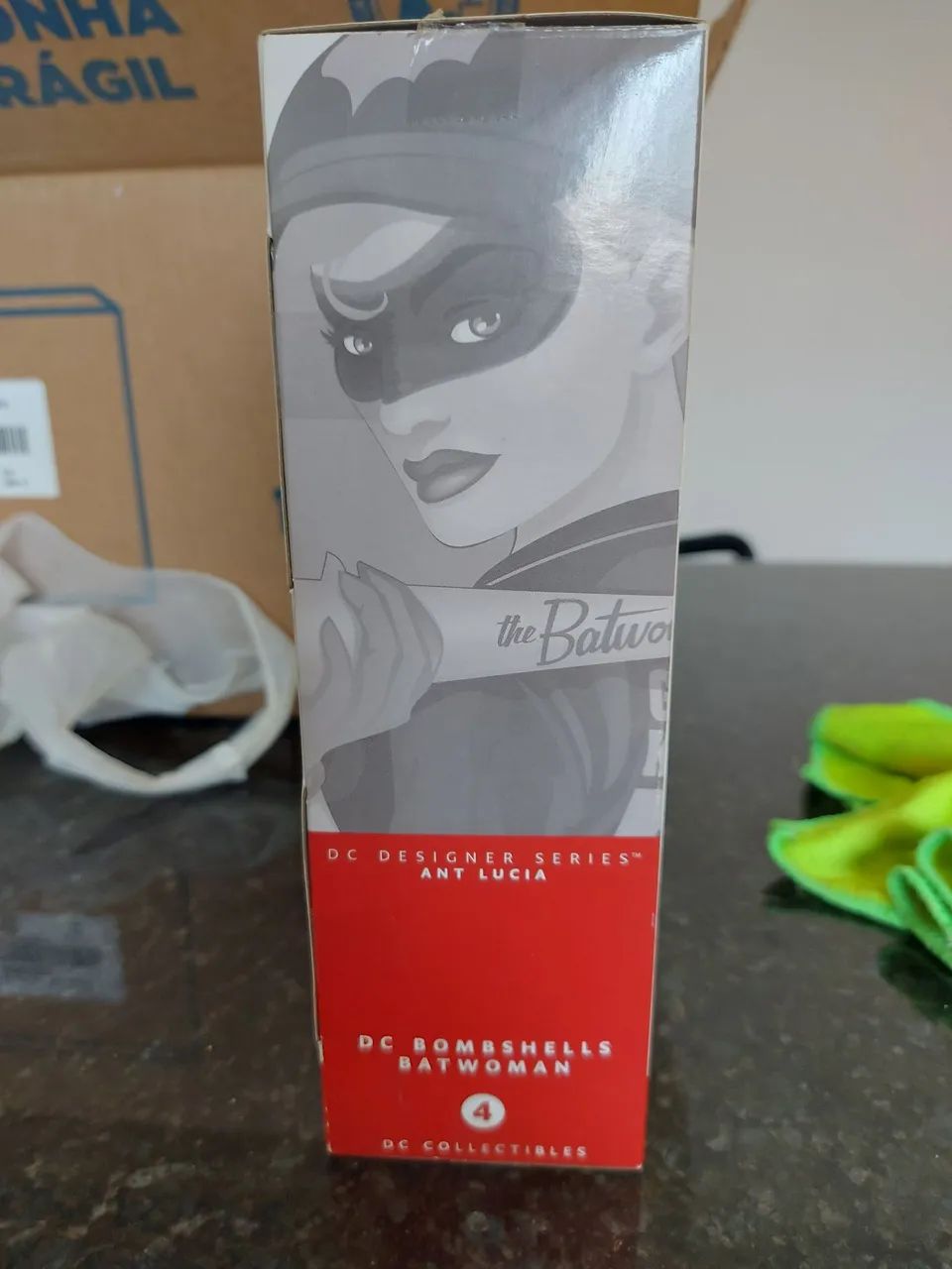 Action Figure Batwoman DC Designer Series Bombshells - Foto 4