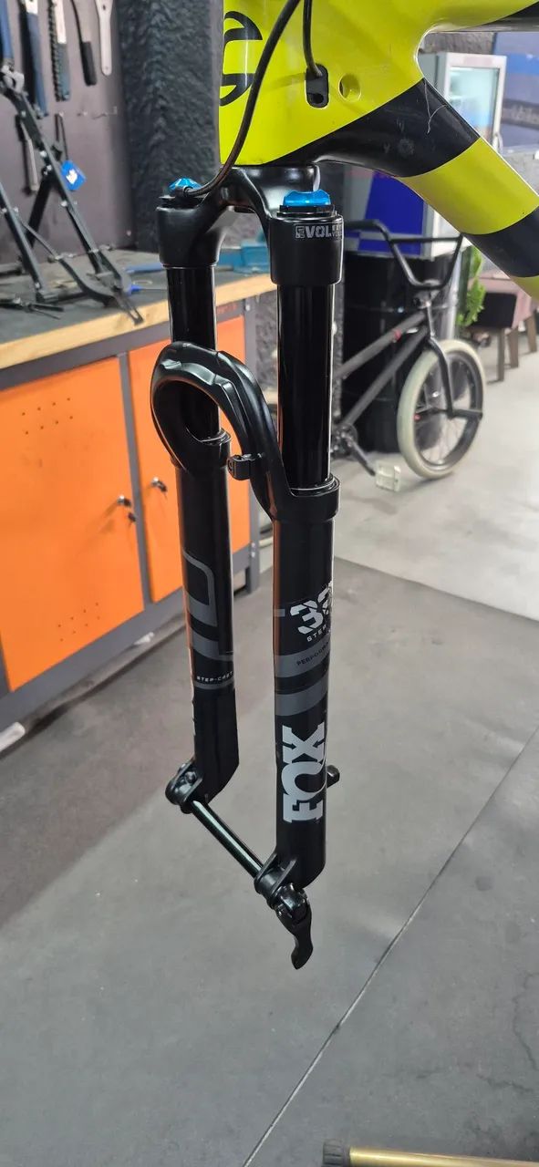 Suspensão FOX 32 stepcast performance  - Foto 3