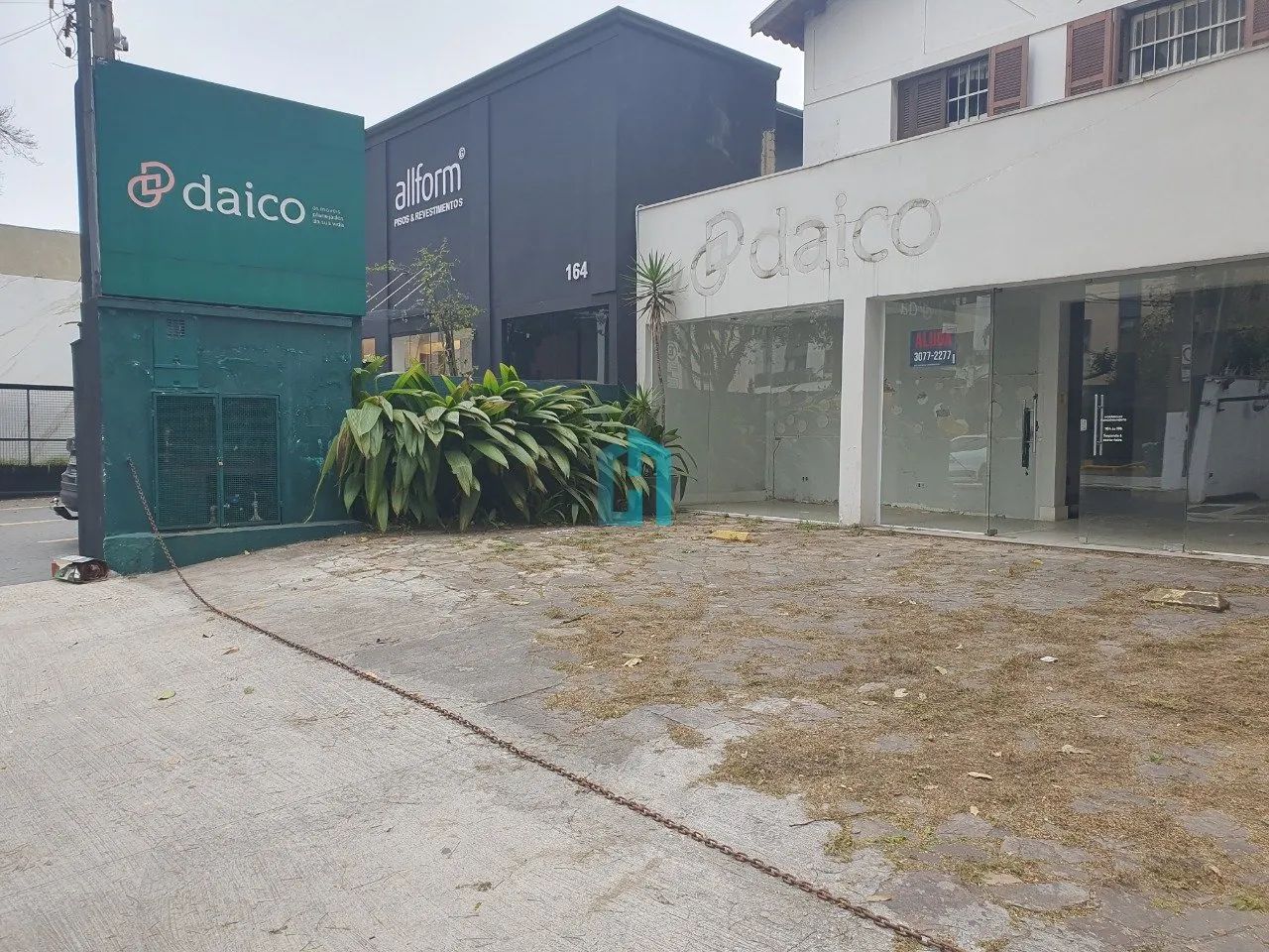 EXCELENTE CASA COMERCIAL PRÓXIMO AO METRÔ EUCALIPTOS, AVENIDA IBIRAPUERA E AVENIDA REPÚBLI