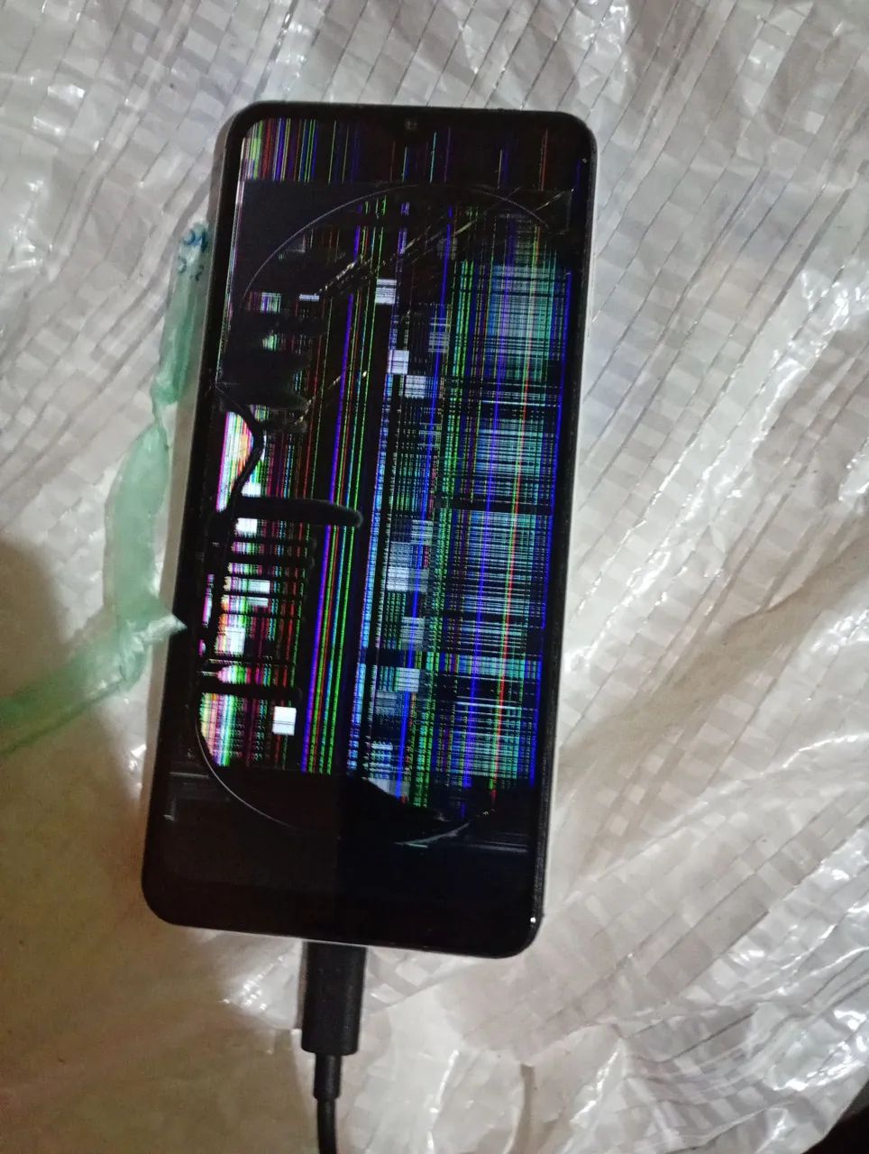 Samsung Galaxy A04s branco com capinha tela quebrada  - Foto 3