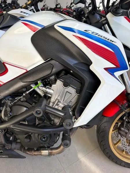 HONDA CB 650F 2015 - Foto 4
