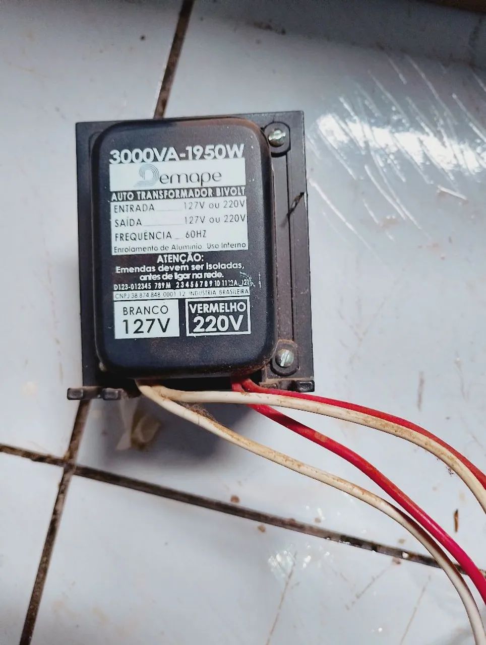 Vendo transformador de ar condicionado de 9000 funciona muito bem marca demape não entrego