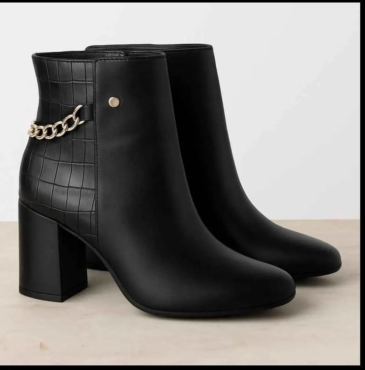 Bota feminina de couro 