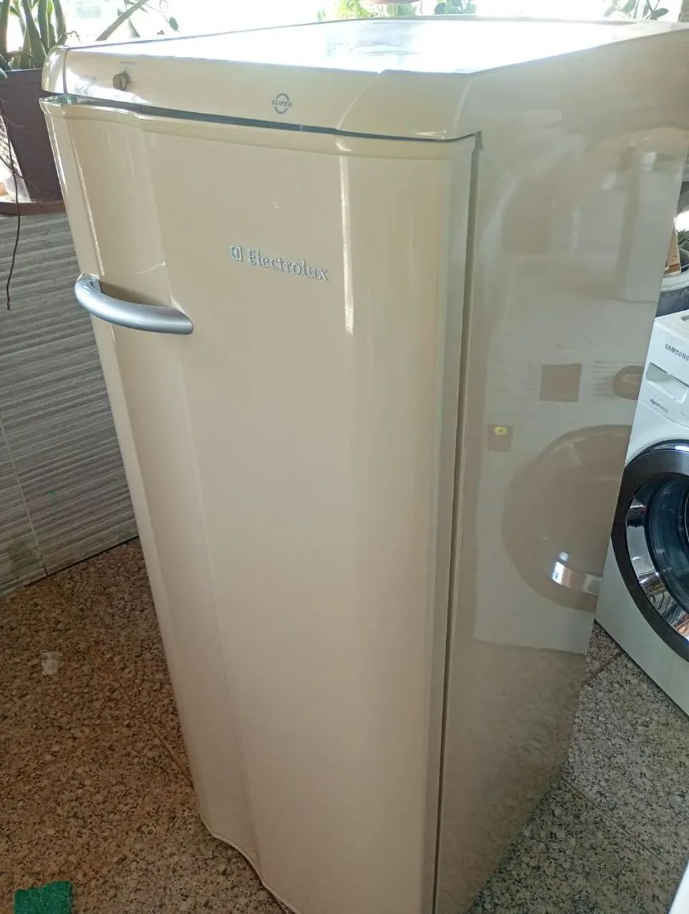 Geladeira Eletrolux 239 litros  - Foto 2