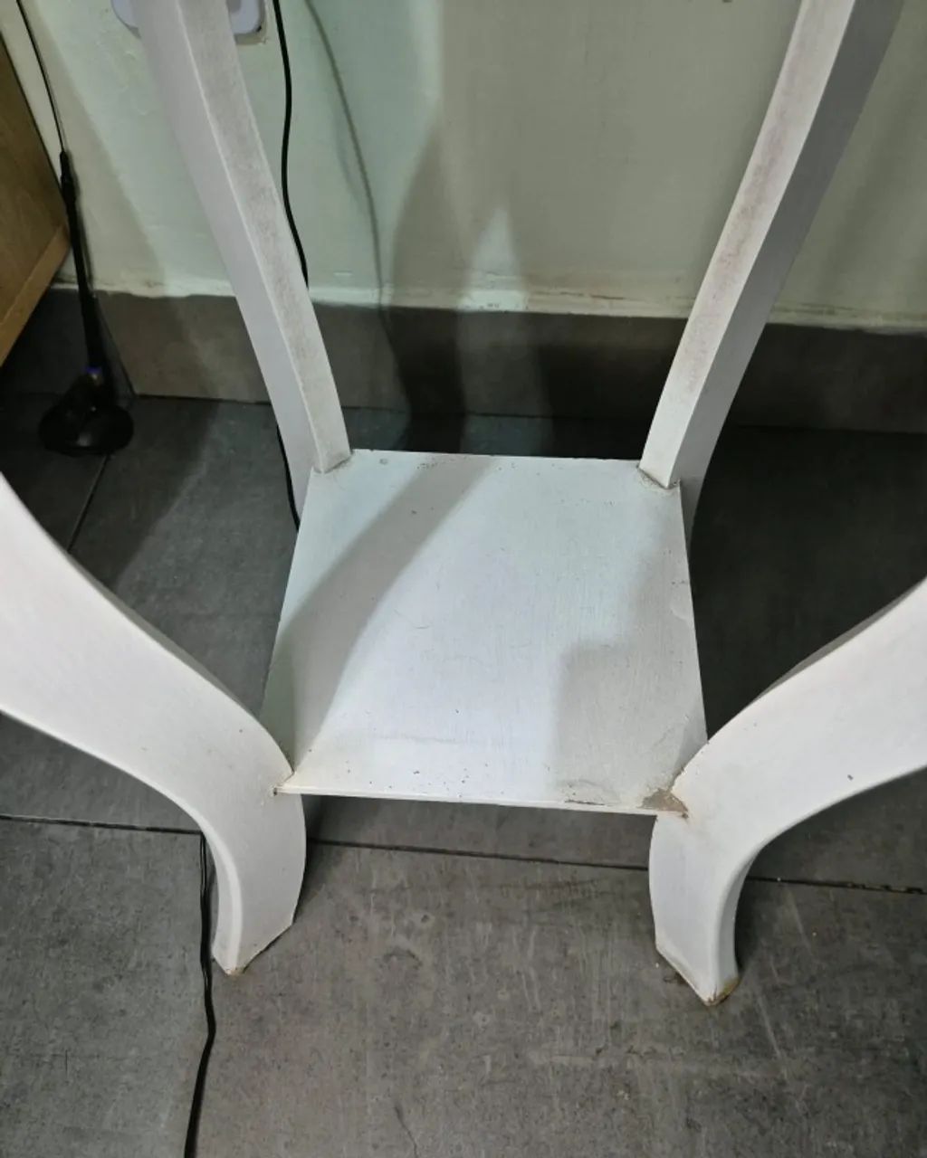 Mesinha de Canto Branca Usada - Foto 2