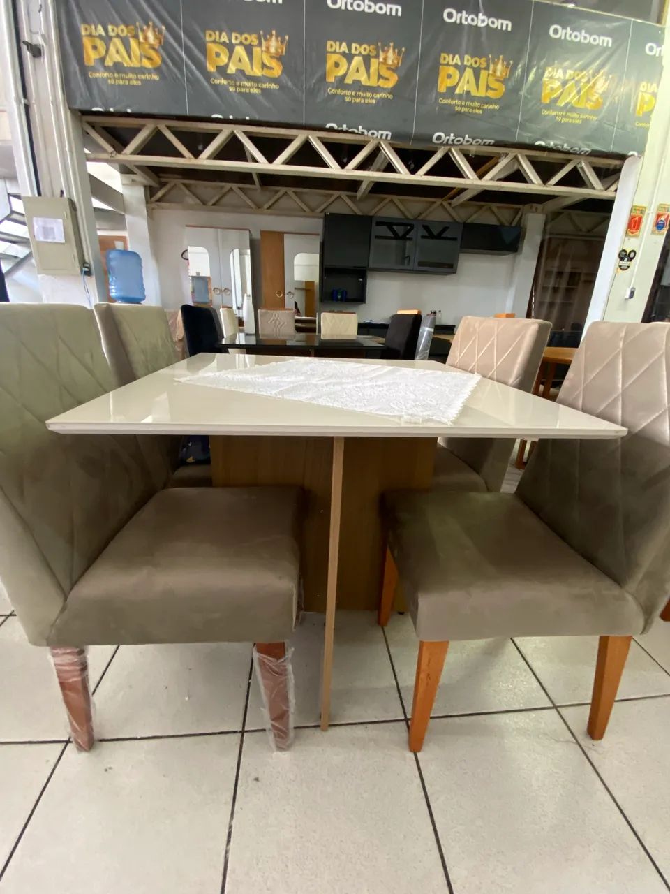 Mesa 4 lugares disponível 