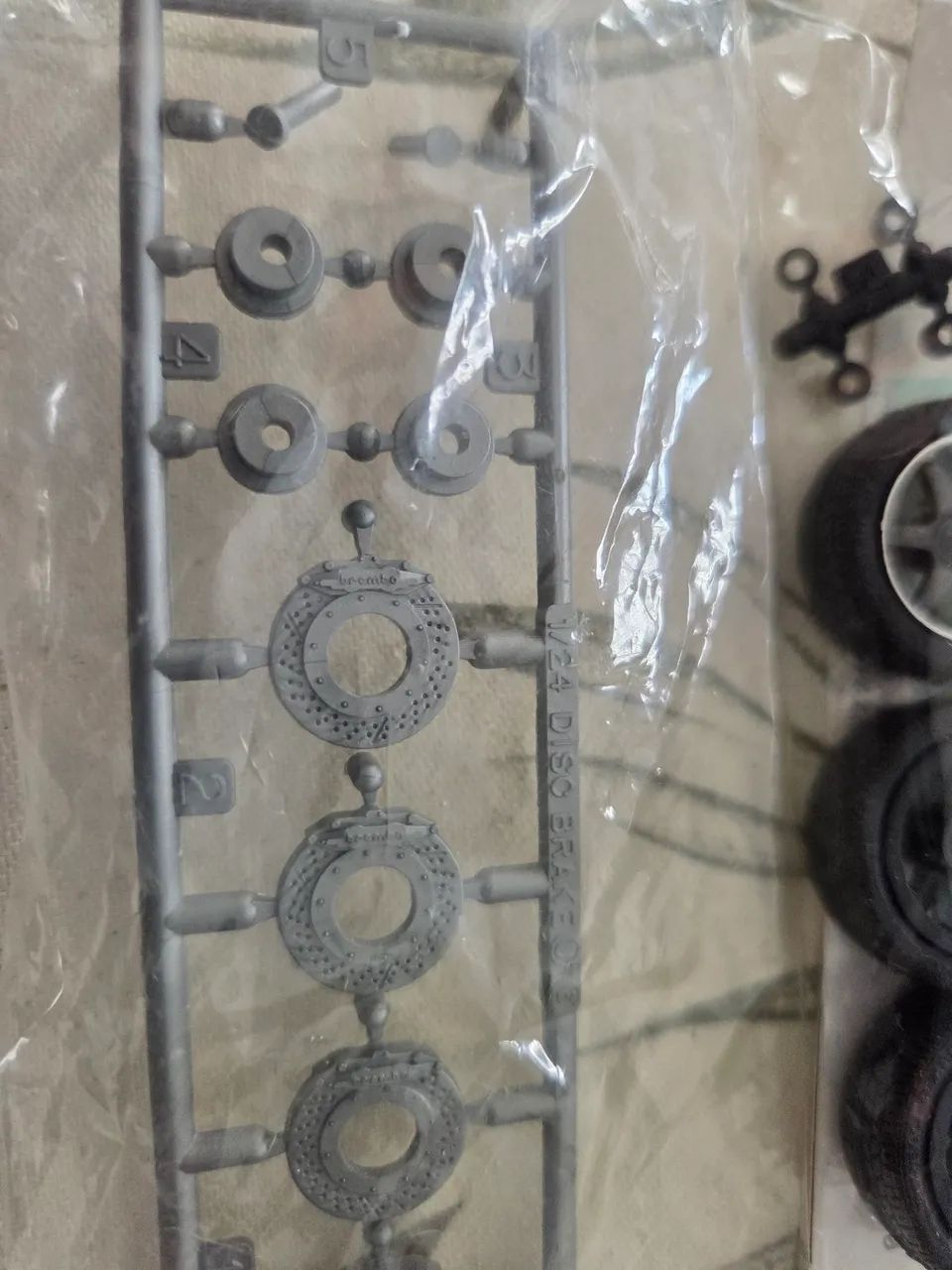 Fujimi rodas e pneus Sparco plastimodelisno - Foto 3