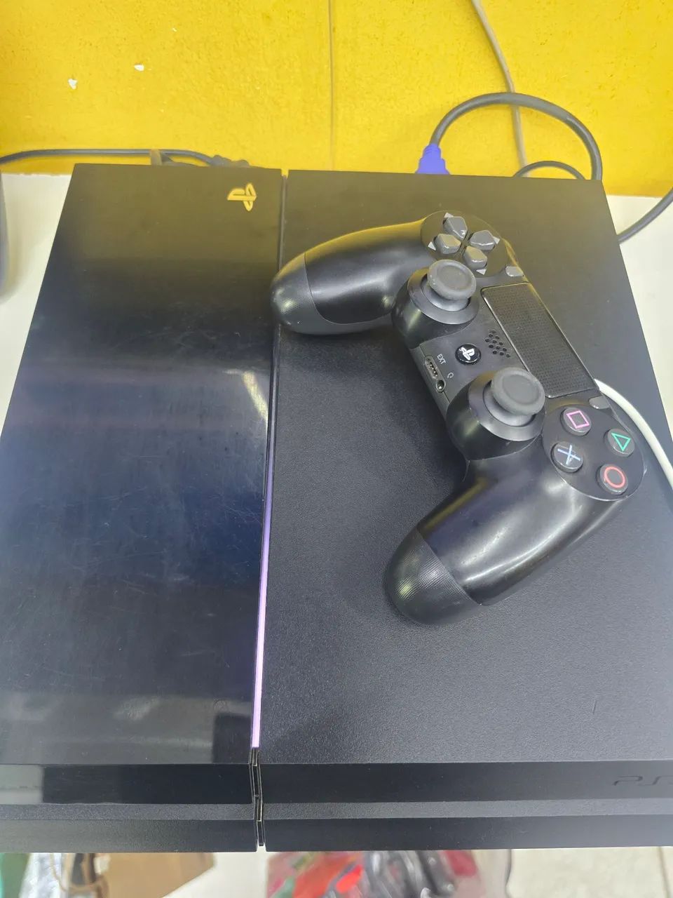 Ps4 fat com controle e cabos